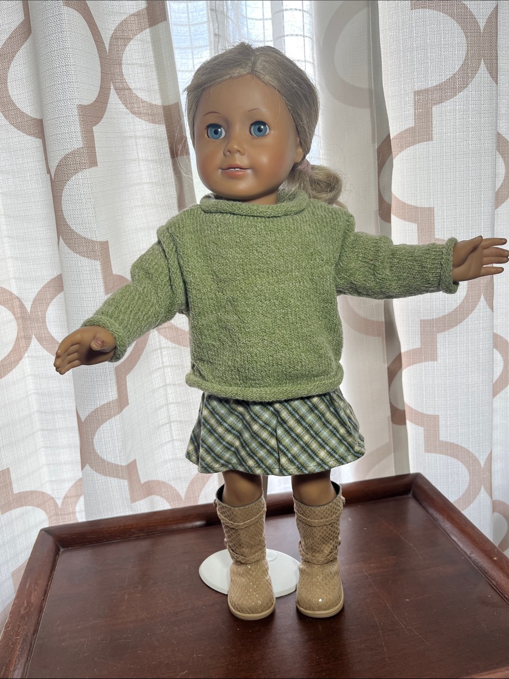 American Girl  Doll With 9 complete outfits  Super Cute  With Some Accessories 😍